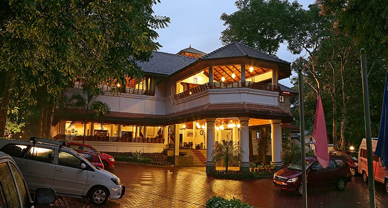An escape to nature with a luxurious stay