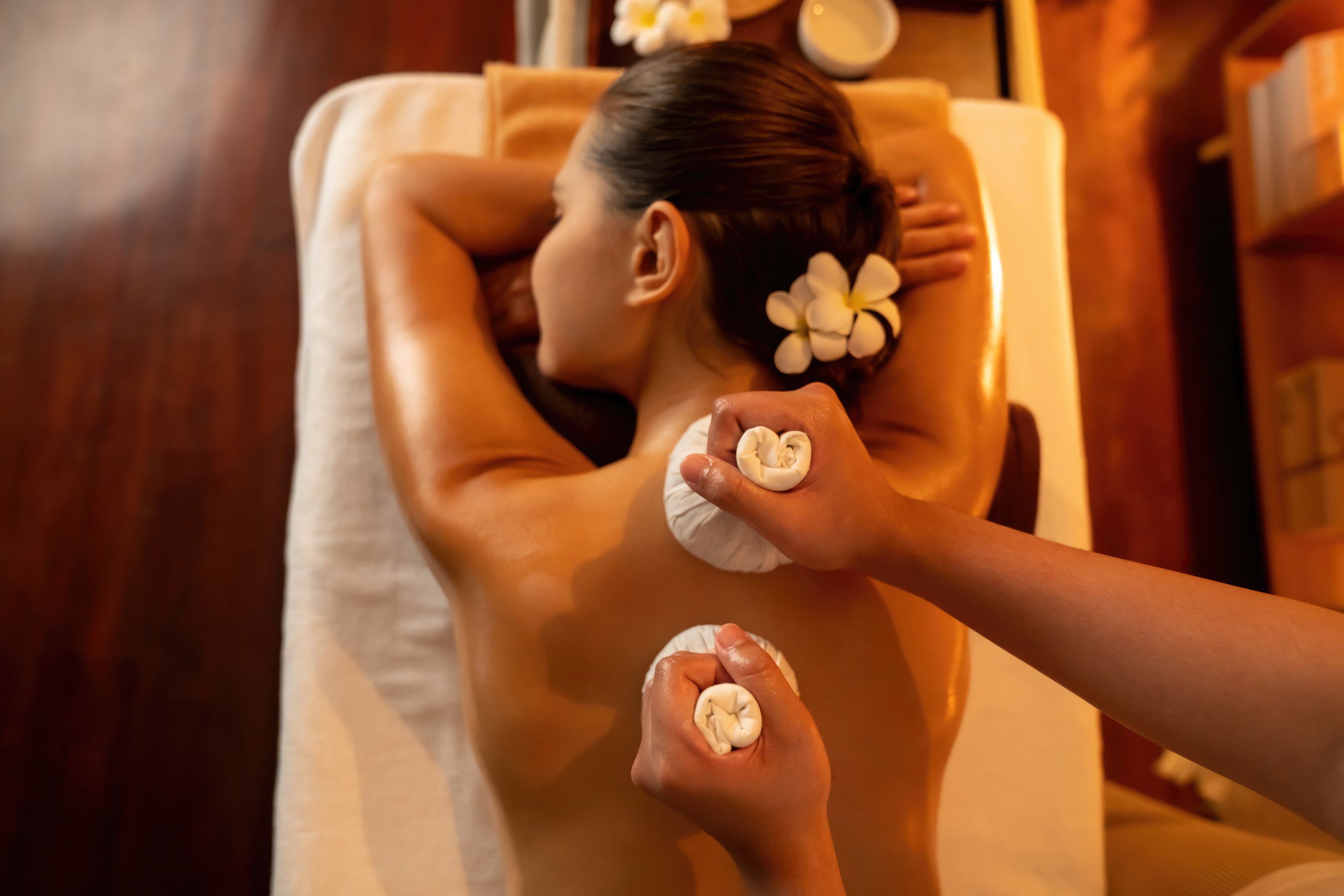 Abhyanga herbal oil massage therapy